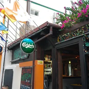 harrys-inn-guesthouse.hotelsatayianapa.com/